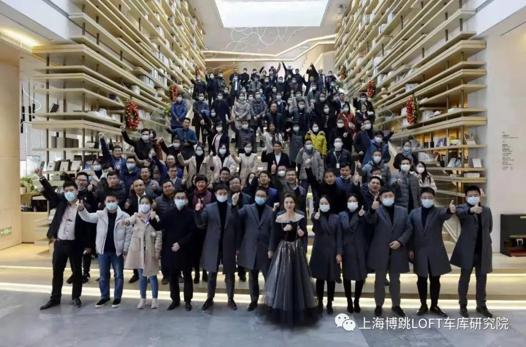 蚌埠全国一百多人在华侨城汉口道6号参观研讨LOFT专利车库技术！